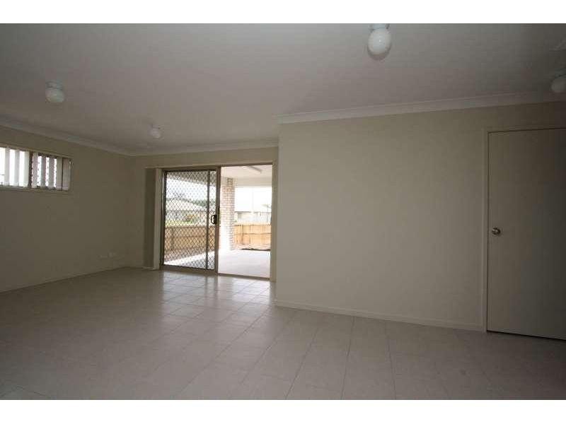 2 Serenity Court, Crestmead QLD 4132