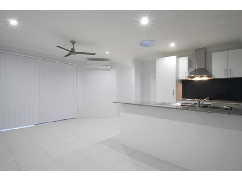 2/6 Sapphire Court, Morayfield QLD 4506