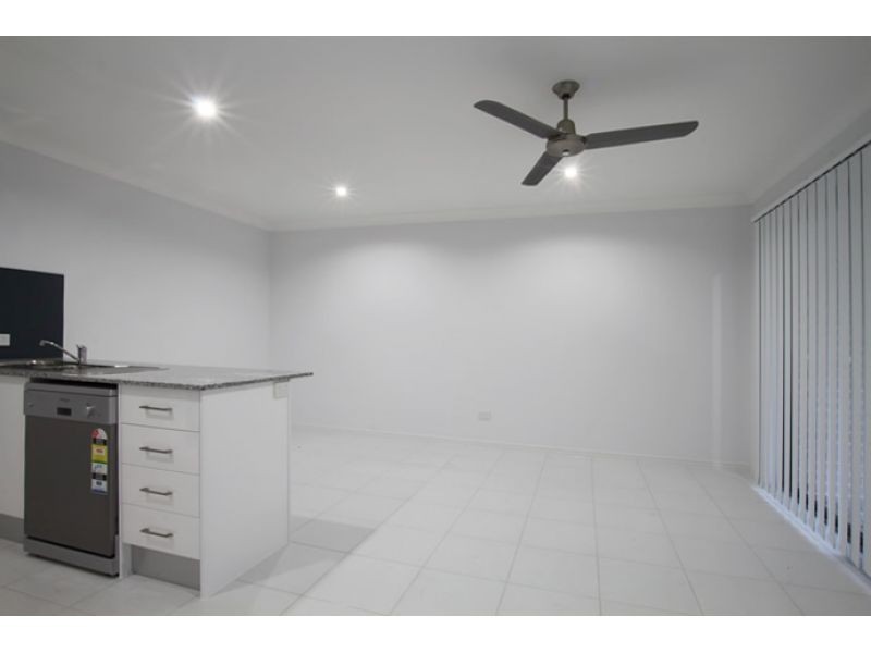 2/6 Sapphire Court, Morayfield QLD 4506