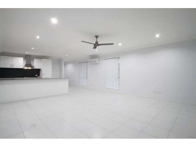 1/6 Sapphire Court, Morayfield QLD 4506