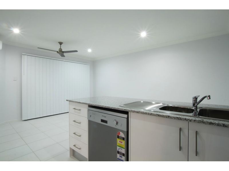 2, 8 Thistle Street, Upper Caboolture QLD 4510