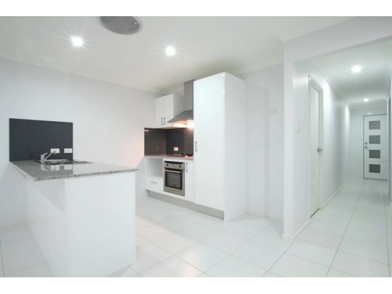 2, 8 Thistle Street, Upper Caboolture QLD 4510