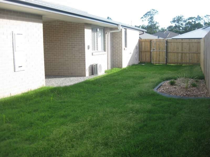 2, 8 Thistle Street, Upper Caboolture QLD 4510