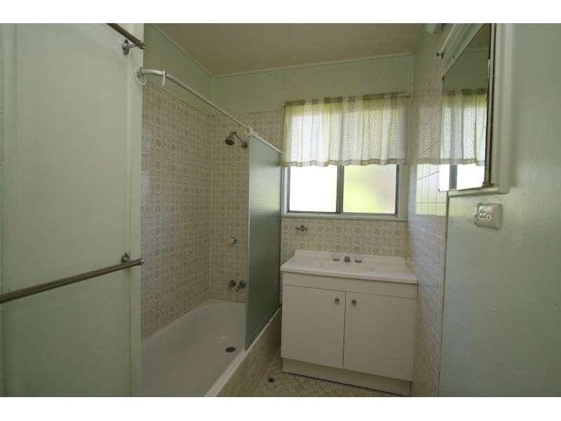 859 Cavendish Road, Holland Park QLD 4121