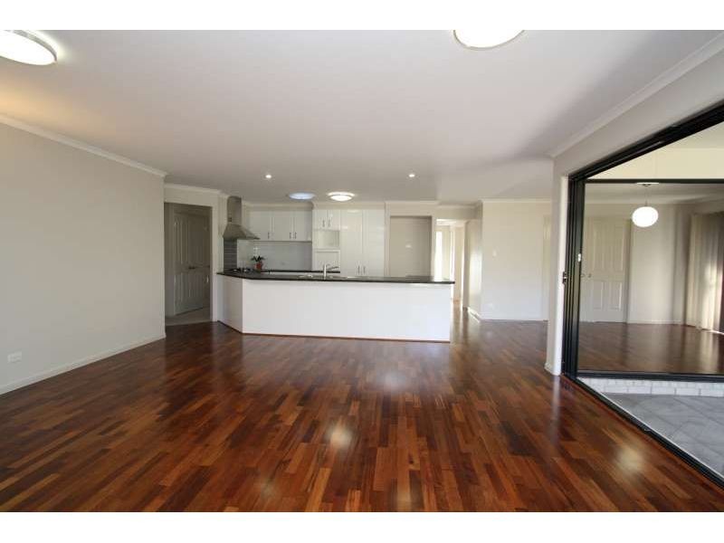 15 Pyrus Place, Redland Bay QLD 4165