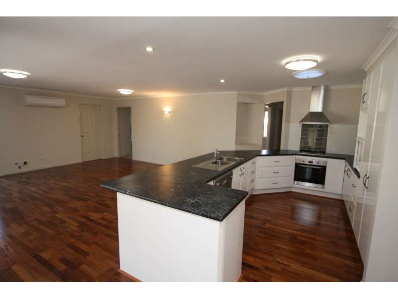 15 Pyrus Place, Redland Bay QLD 4165