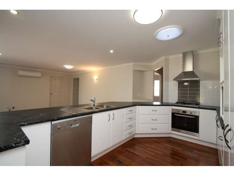 15 Pyrus Place, Redland Bay QLD 4165