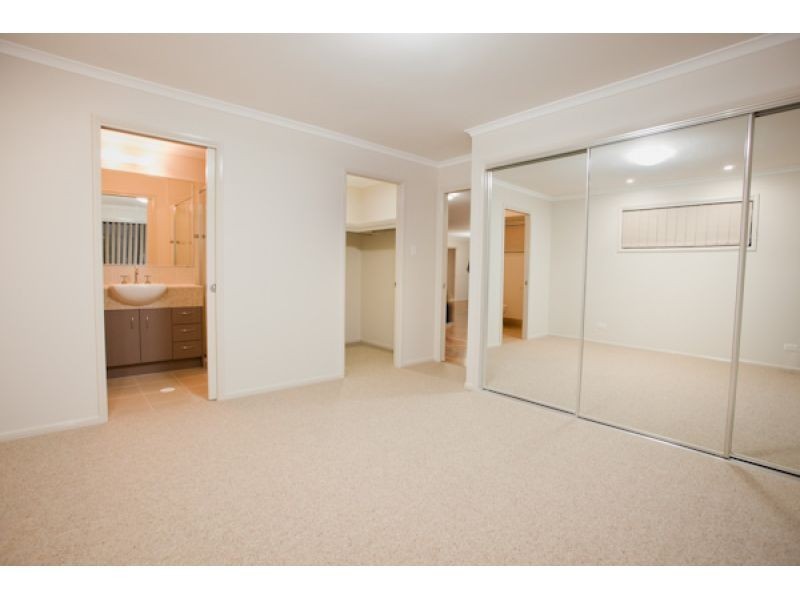 15 Pyrus Place, Redland Bay QLD 4165