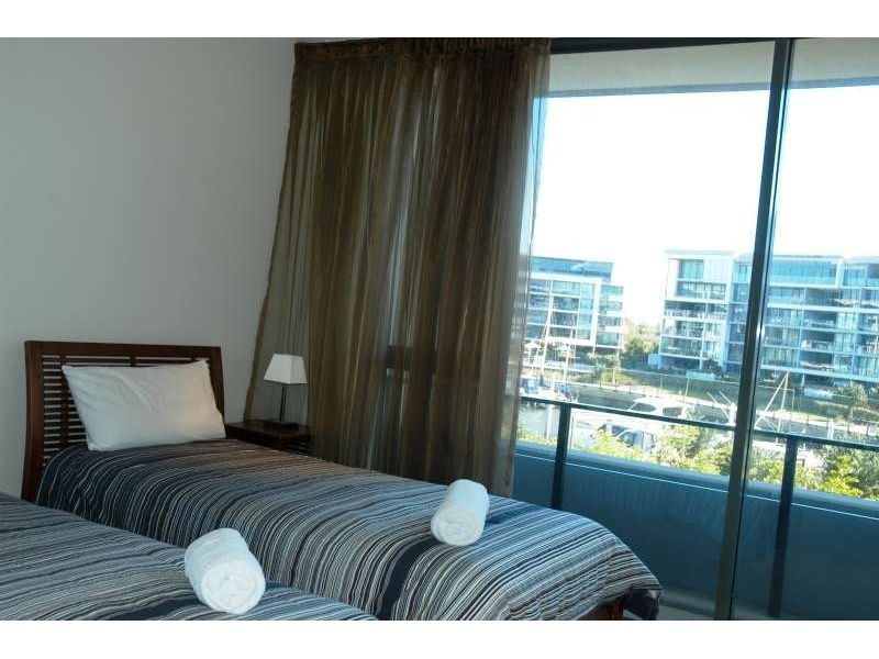 7303, 323 Bayview Street, Hollywell QLD 4216