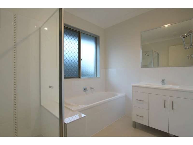 1, 8 Wilton Court, Morayfield QLD 4506