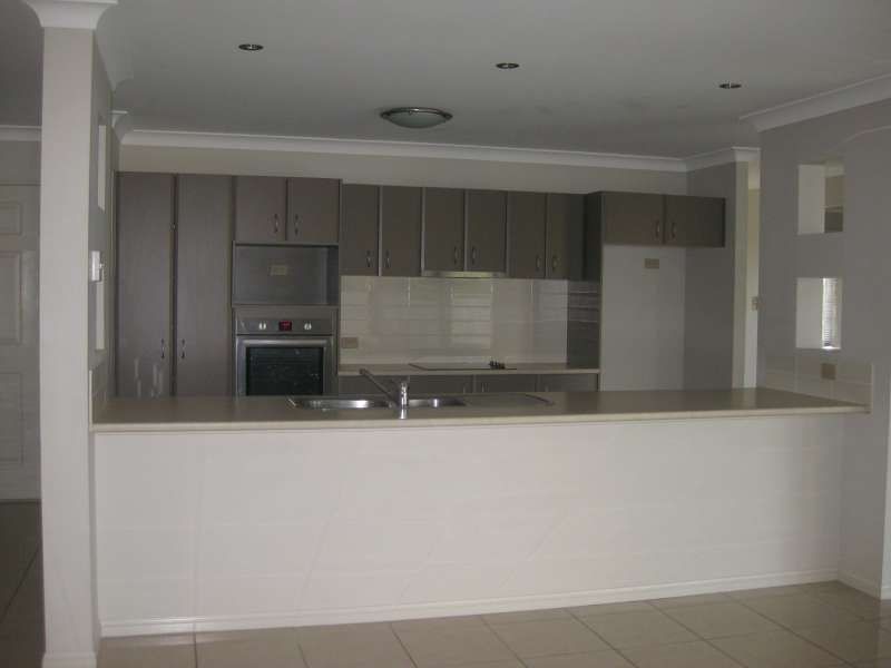 15 Seabiscuit Crescent, Kallangur QLD 4503