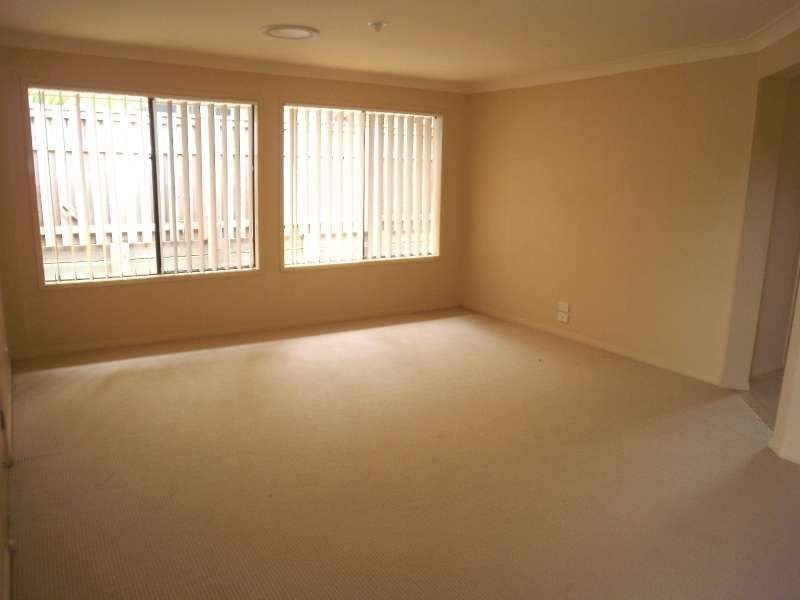 9 Beerwah Street, Pacific Pines QLD 4211