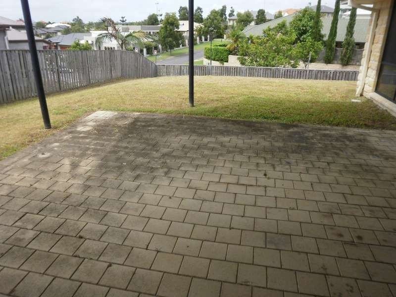 9 Beerwah Street, Pacific Pines QLD 4211