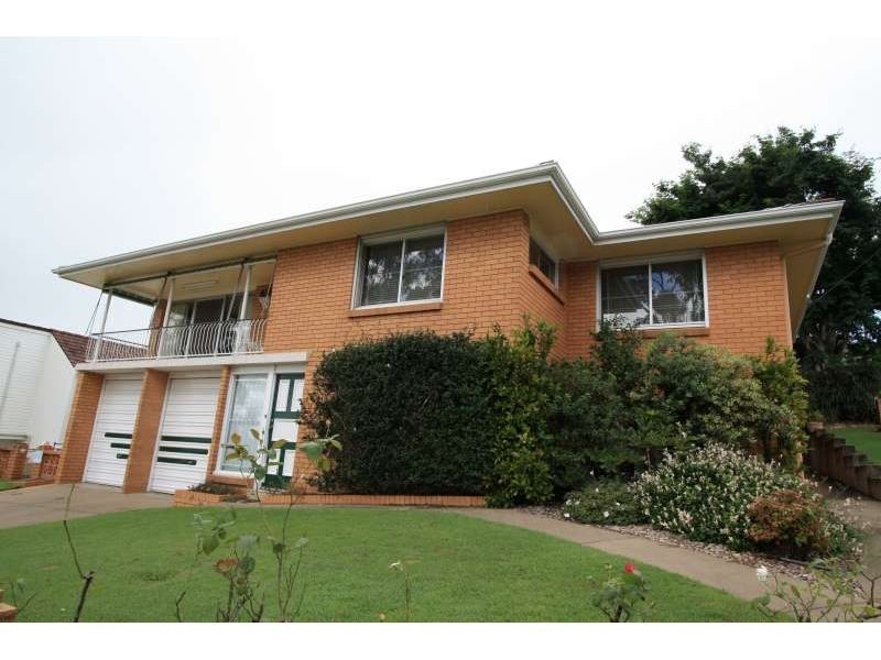 2 Kneale Street, Holland Park West QLD 4121