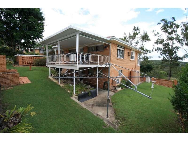 2 Kneale Street, Holland Park West QLD 4121