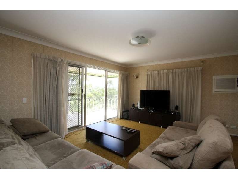 2 Kneale Street, Holland Park West QLD 4121