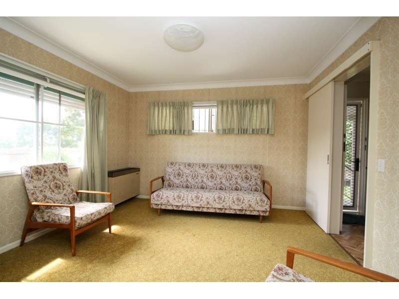 2 Kneale Street, Holland Park West QLD 4121