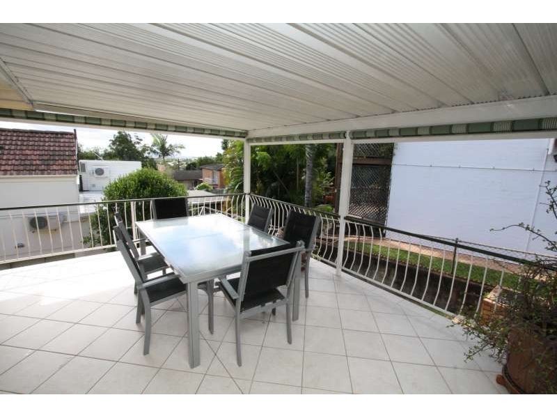 2 Kneale Street, Holland Park West QLD 4121