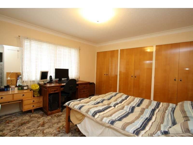 2 Kneale Street, Holland Park West QLD 4121