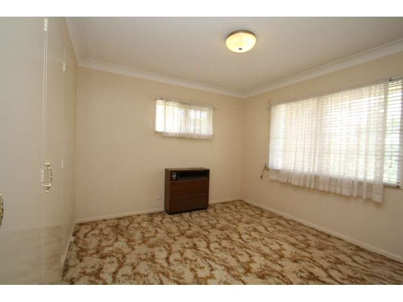 2 Kneale Street, Holland Park West QLD 4121