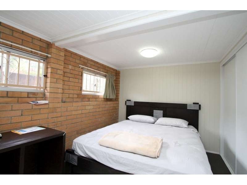 2 Kneale Street, Holland Park West QLD 4121