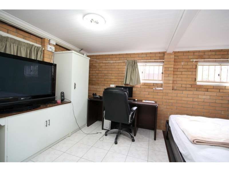 2 Kneale Street, Holland Park West QLD 4121