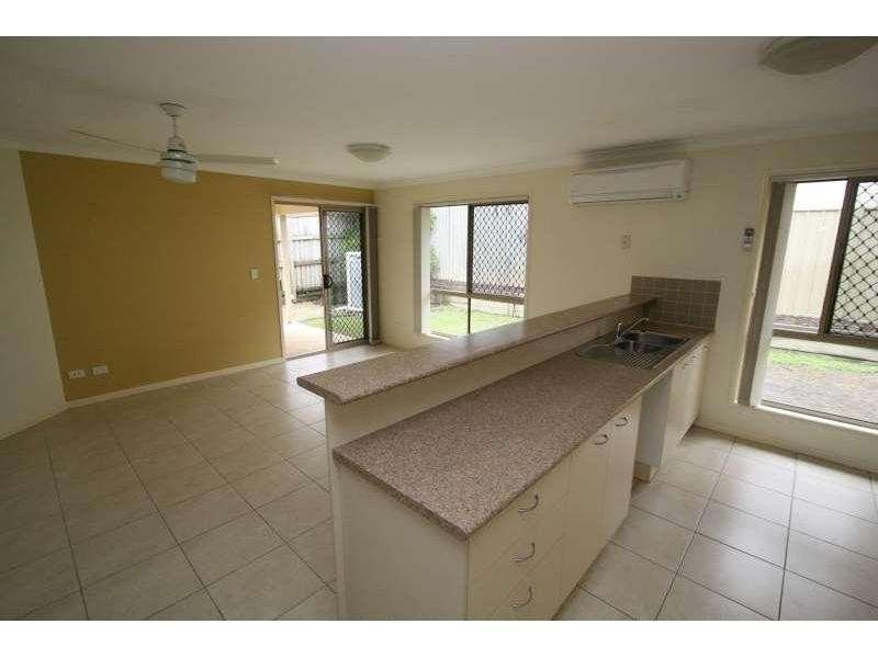 35 Dart Place, Parkinson QLD 4115