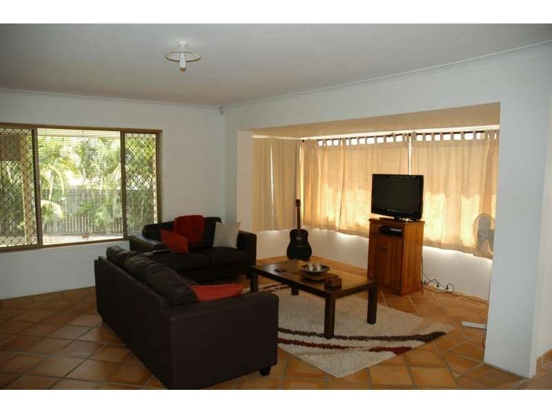 2 McCowan Street, Ashmore QLD 4214