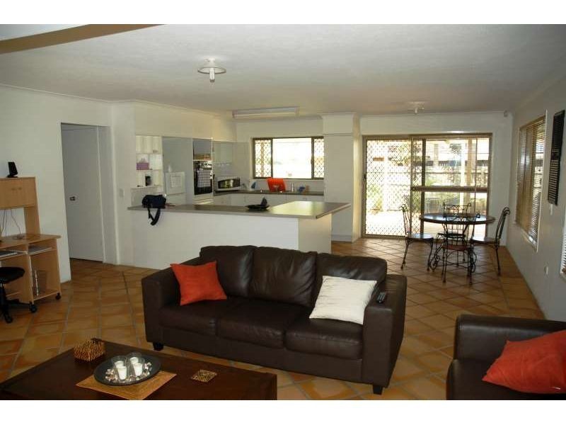 2 McCowan Street, Ashmore QLD 4214