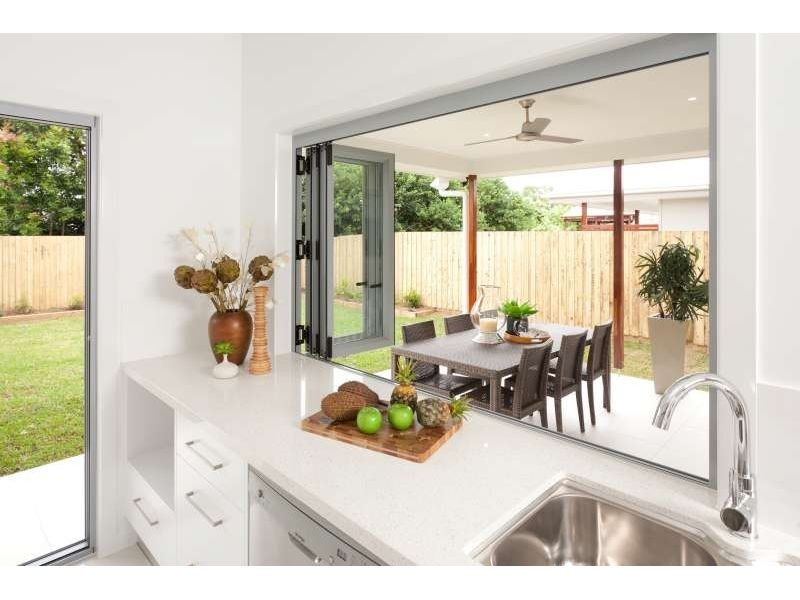 147 Graceville Avenue, Graceville QLD 4075