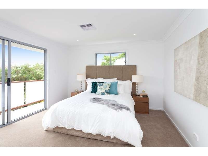 147 Graceville Avenue, Graceville QLD 4075