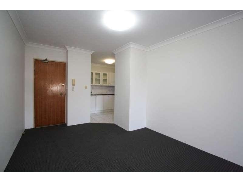 4/19 Burlington Street, Holland Park QLD 4121