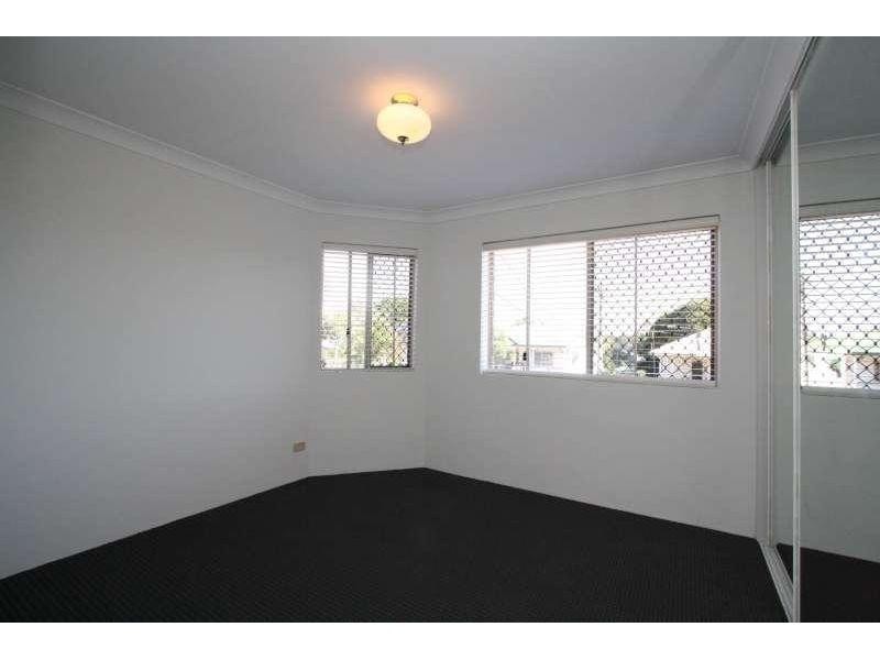 4/19 Burlington Street, Holland Park QLD 4121