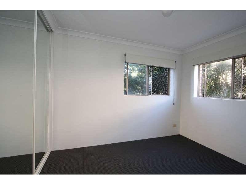 4/19 Burlington Street, Holland Park QLD 4121