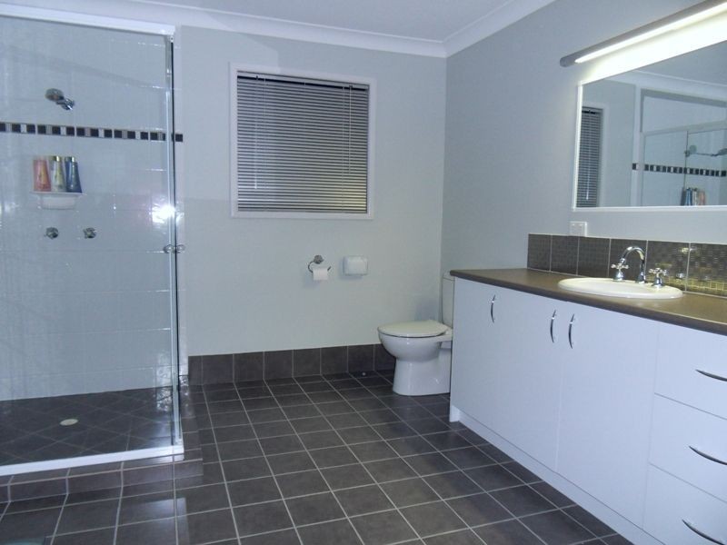 5 River Breeze Court, Windaroo QLD 4207