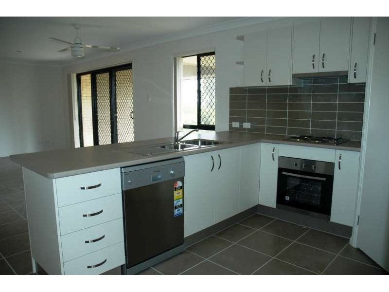 5 Aspect Place, Pacific Pines QLD 4211