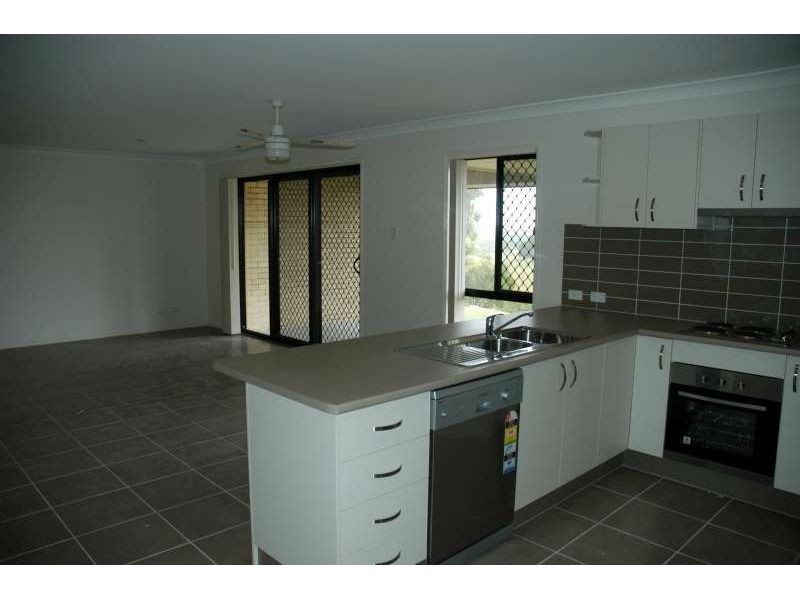 5 Aspect Place, Pacific Pines QLD 4211