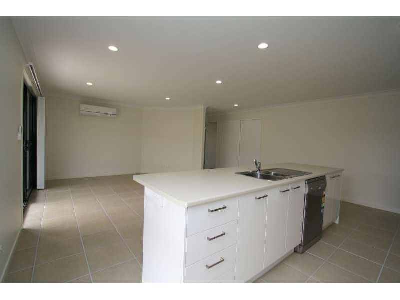 6 Voyager Street, Marsden QLD 4132