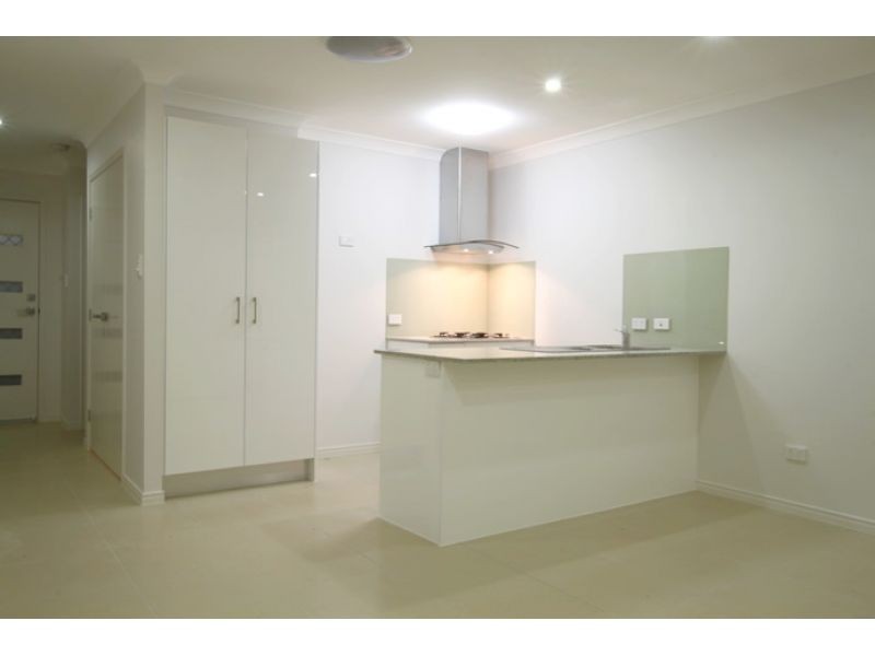 2/4 Levi Avenue, Morayfield QLD 4506