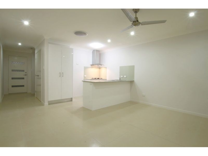 2/4 Levi Avenue, Morayfield QLD 4506