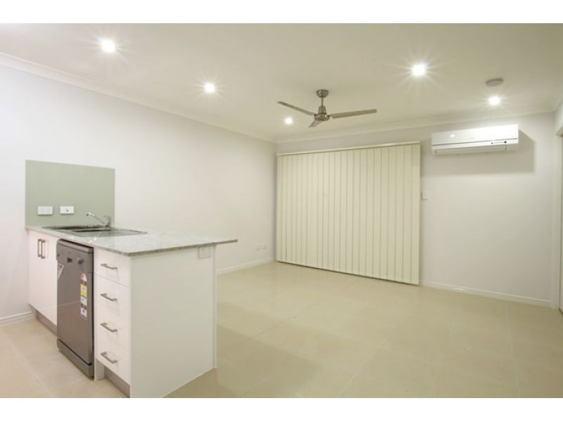 2/4 Levi Avenue, Morayfield QLD 4506