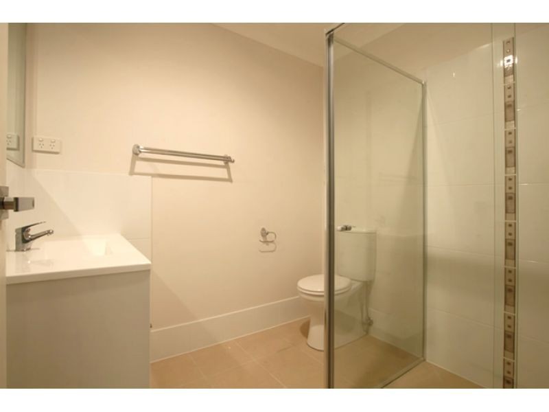 2/4 Levi Avenue, Morayfield QLD 4506