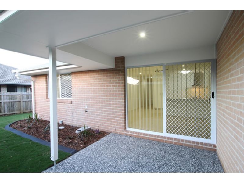2/4 Levi Avenue, Morayfield QLD 4506