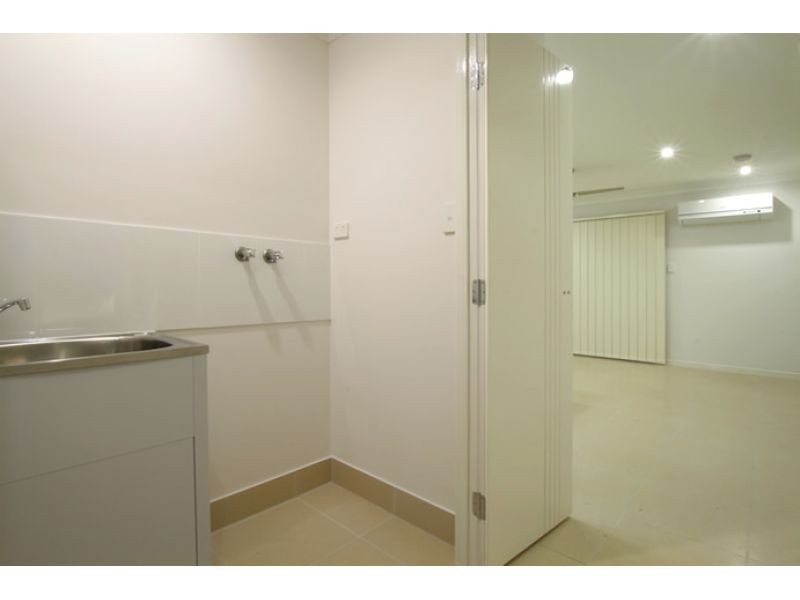 2/4 Levi Avenue, Morayfield QLD 4506