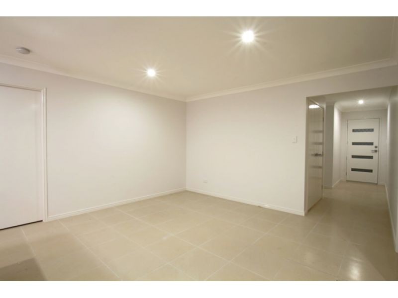 1/4 Levi Avenue, Morayfield QLD 4506