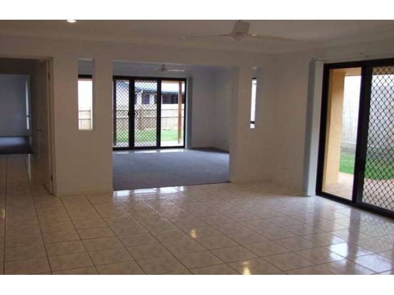 28 Spinnaker Circuit, Redland Bay QLD 4165