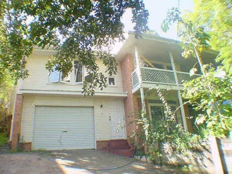 33 Hillside Terrace, St Lucia QLD 4067