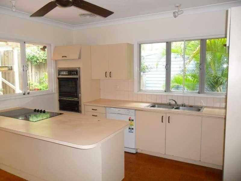 33 Hillside Terrace, St Lucia QLD 4067