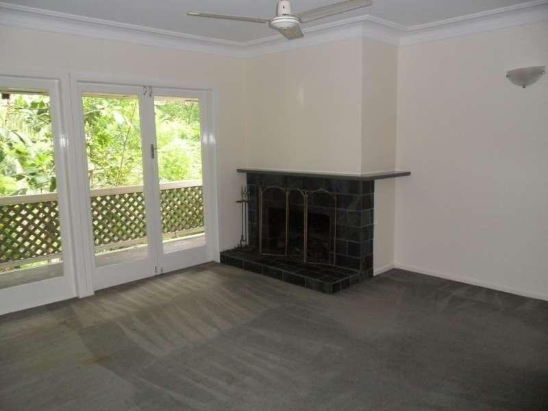 33 Hillside Terrace, St Lucia QLD 4067