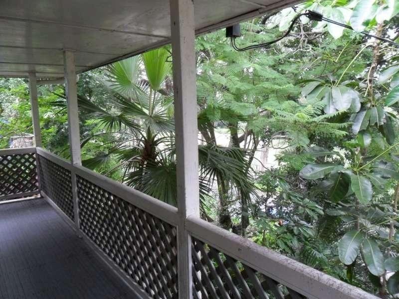 33 Hillside Terrace, St Lucia QLD 4067